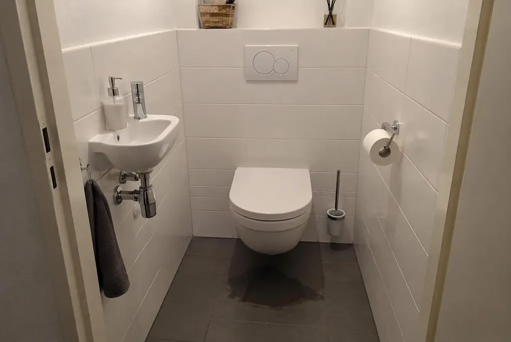 Lekdetectie Brummen – natte vloer bij een toilet
